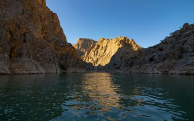 What To Expect on a Boat Tour of Snake River