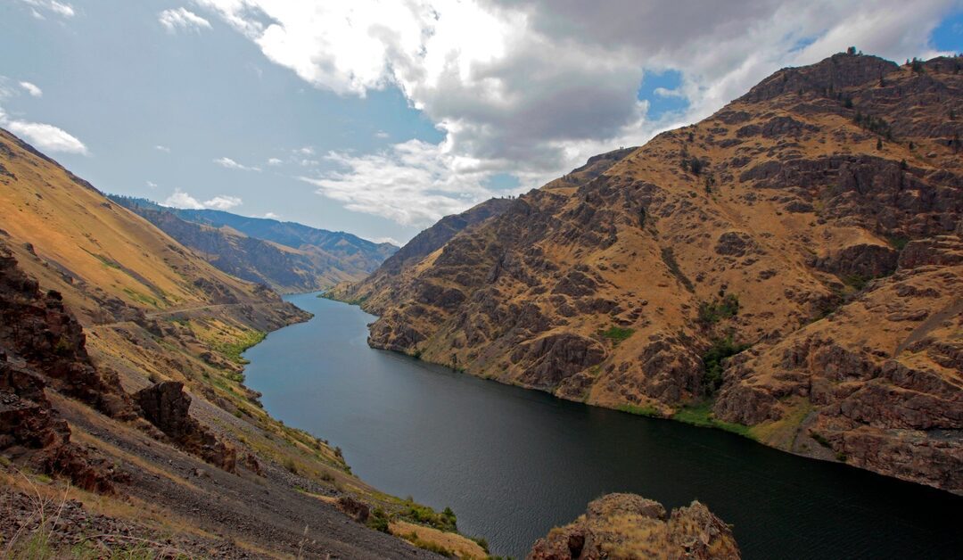 Best Practices for Eco-Friendly Exploration of a Canyon